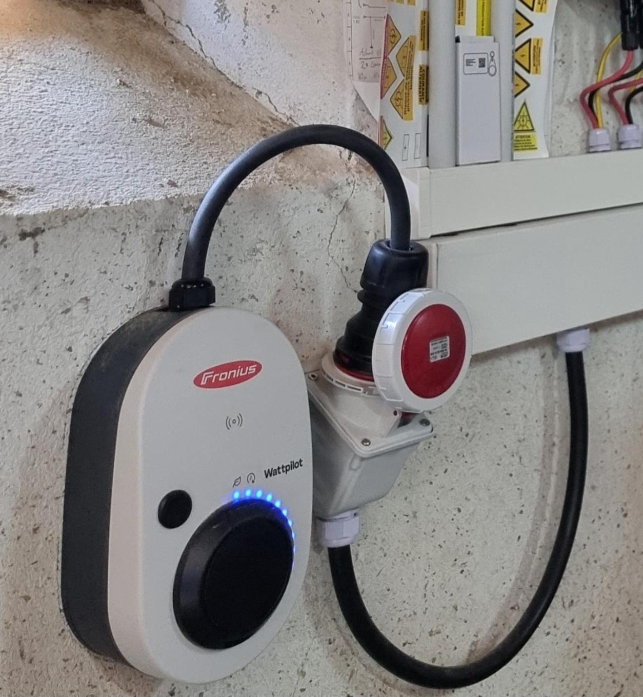 Chateau Roquehort Avec Ev Recharge Point 22Kw Monein Exterior photo